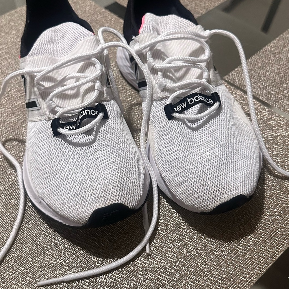 New Balance Roav V1
